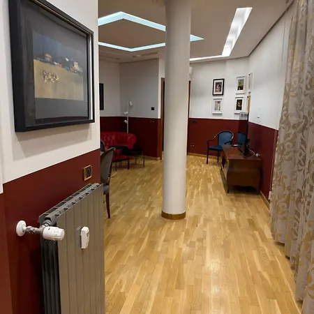 Kins Milizie Lägenhet